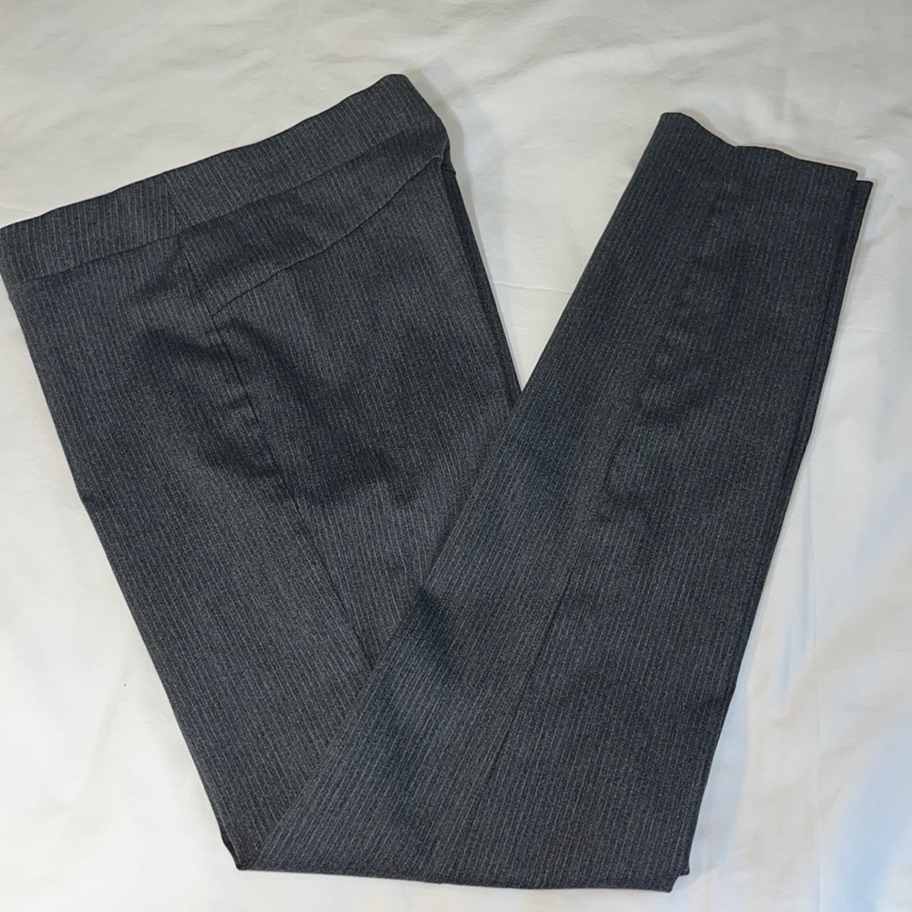 Ellen Tracy Pinstriped Grey Spandex Dress Pants.